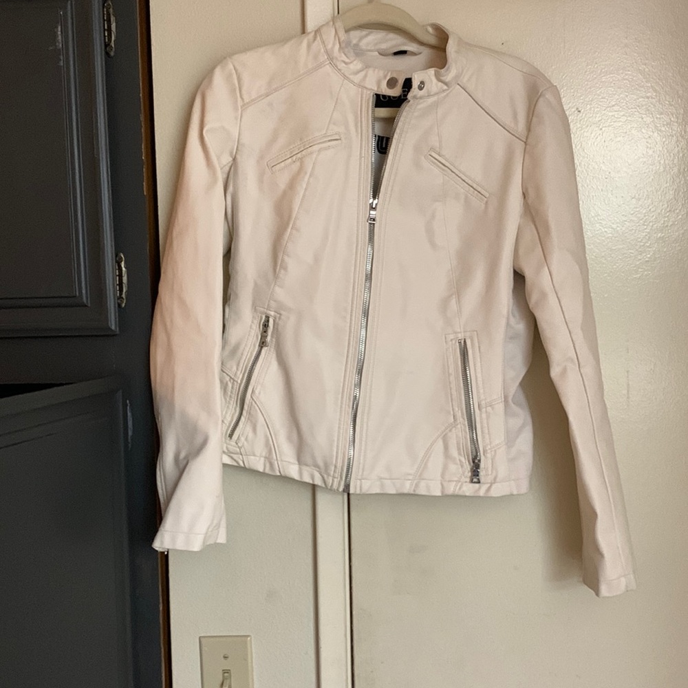 Size Medium White